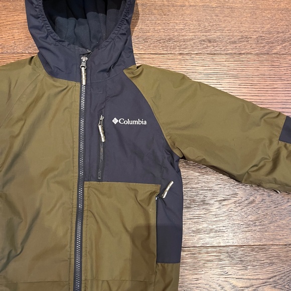 Columbia jacket - Picture 2 of 9